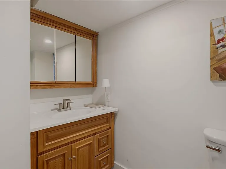 554 E Main Rd — Photo 13