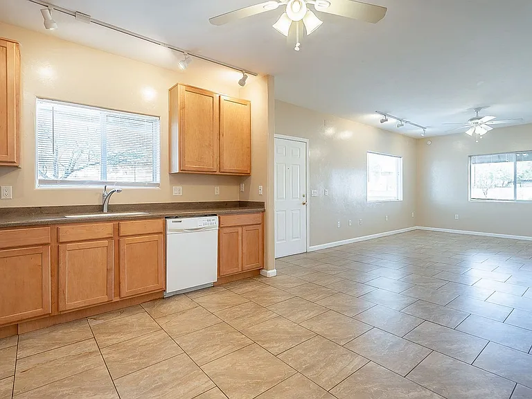 638-642 E. Lester St. ( 638, 640, 642 ) — Photo 7