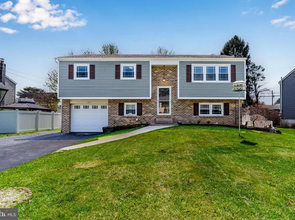 1217 Gross Dr, Mechanicsburg, PA 17050