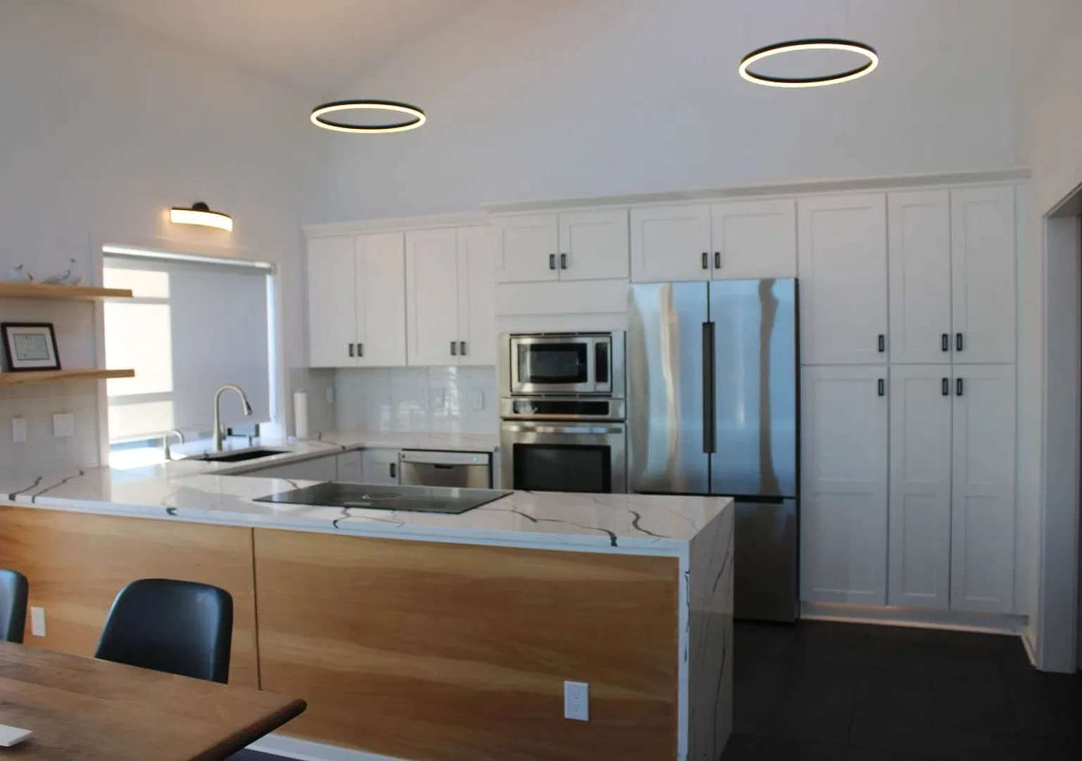 Luxury Fully Furnished Condo with Breathtaking Puget Sound, Mount Rainier & Narrows Bridge Views! — Photo 2