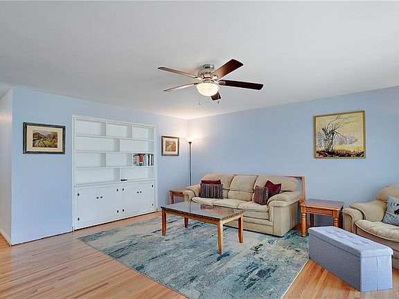 3rd image of 2086 Parker Blvd