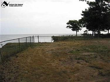 2nd image of 32122 Lake Rd