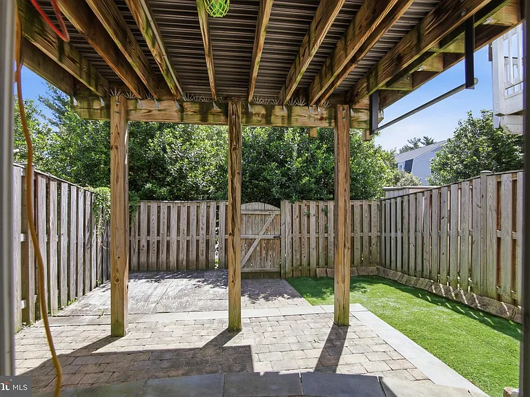 5504 Sacramento Mews Pl — Photo 31