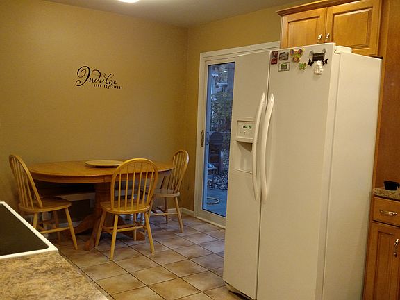 Kitchen & Eat-in dining area