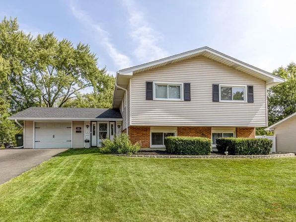 566 Hillcrest Blvd, Hoffman Estates, IL 60169