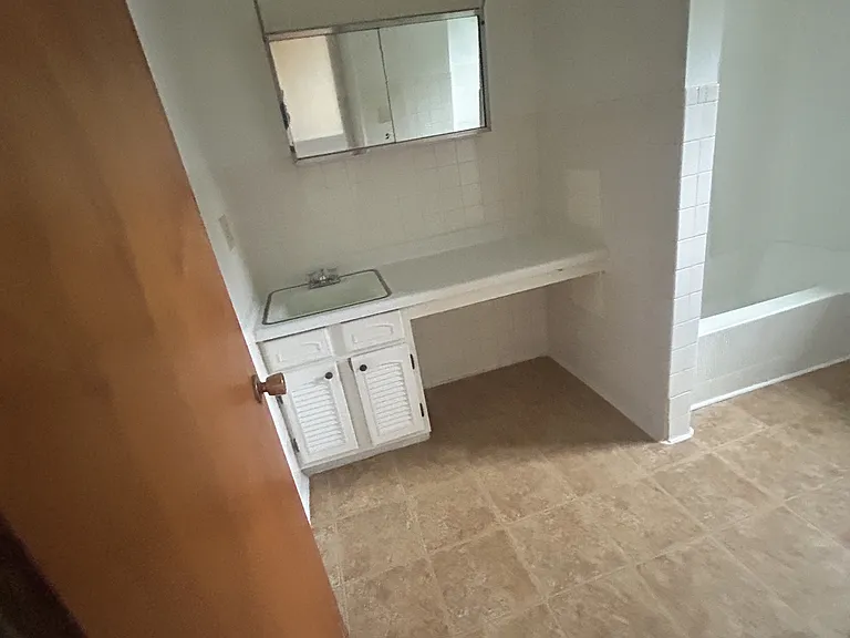 12 Clinton St — Photo 11