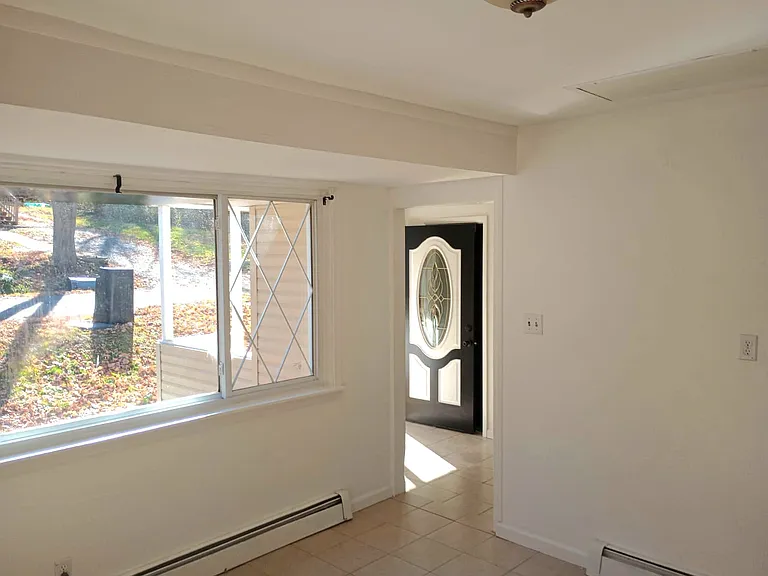2 Crestwood Trl — Photo 2