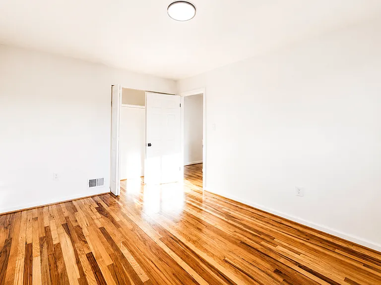5729 Denwood Ave — Photo 16
