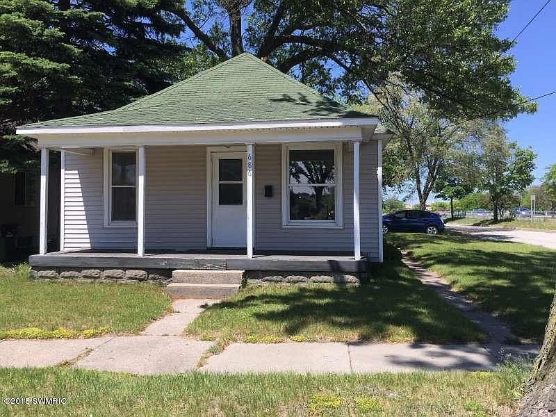 1st image of 686 W Larch Ave