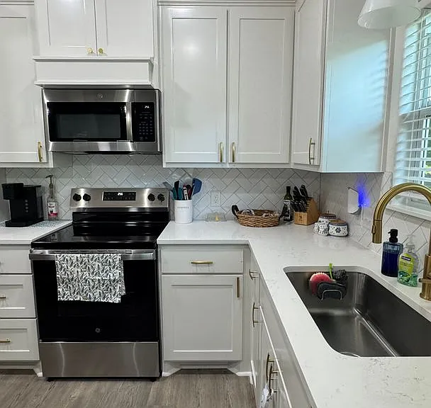 909 N Randolph Ave — Photo 7