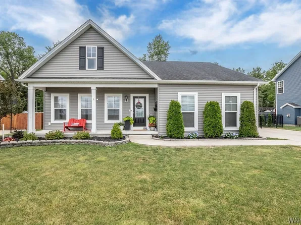 828 Whitehaven Rd, Grand Island, NY 14072