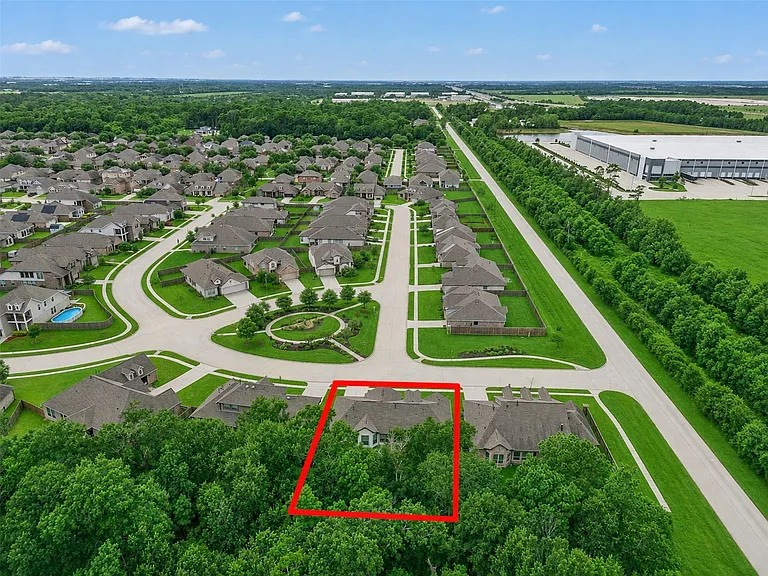 8510 Amber Bend Dr — Photo 47