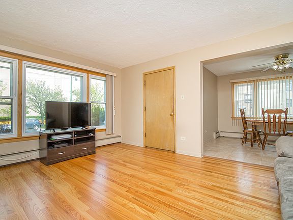 3rd image of 5442 S Laramie Ave