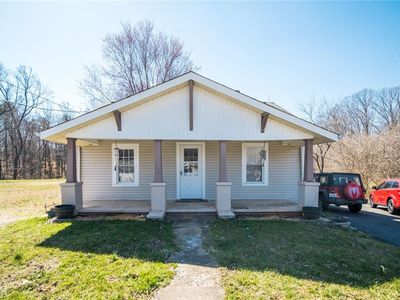 4736 White Rock Rd, Winston Salem, NC, 27105