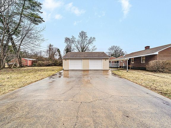 2nd image of 3853 Thompsons Ln