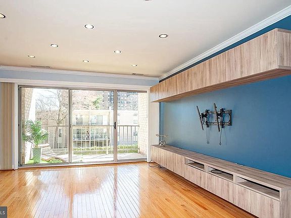 5th image of 31 Canterbury Sq APT 301