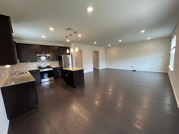 5th image of 404 Bella Luna Way