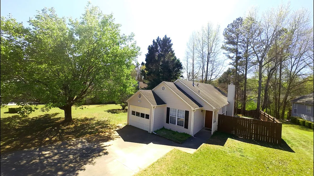 3 bed, 2.0 bath, 1143 sqft, $1,695 — Photo 1