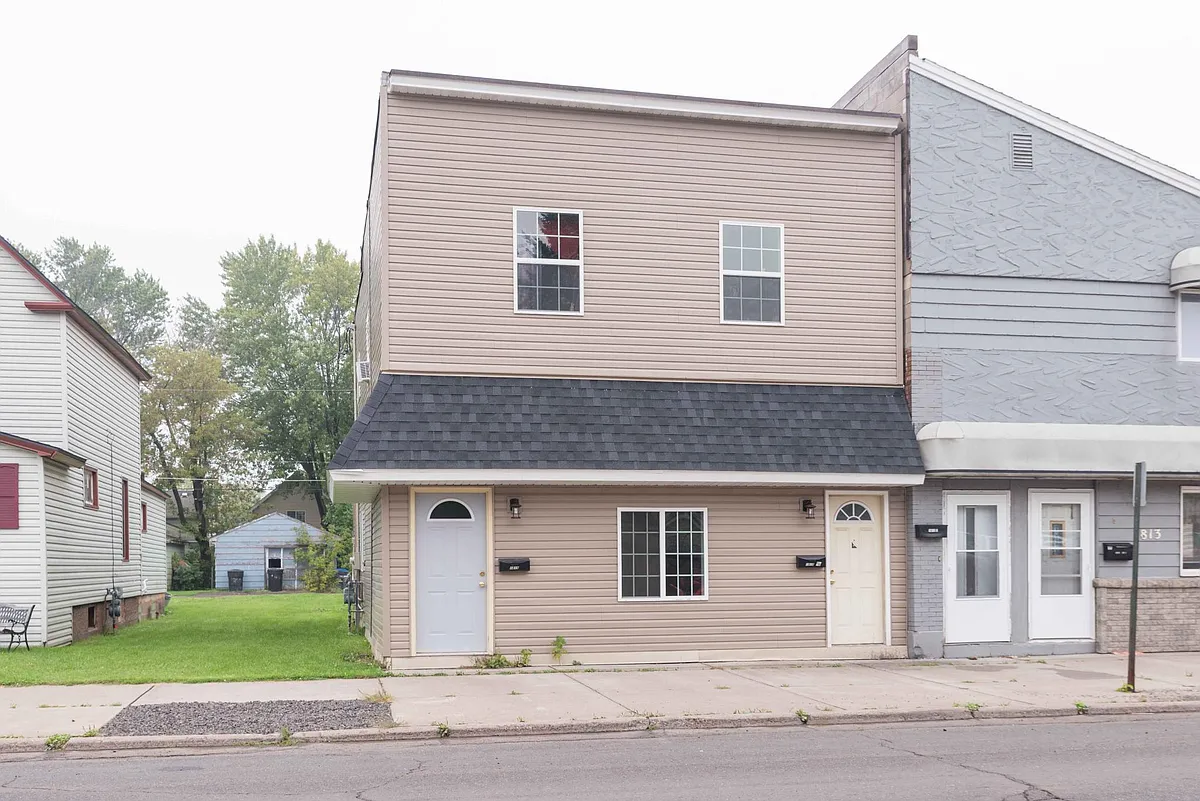 Building Photo - 1815 Iowa Ave #2