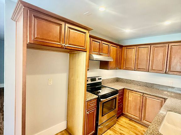5th image of 1516 E 2nd St APT 3