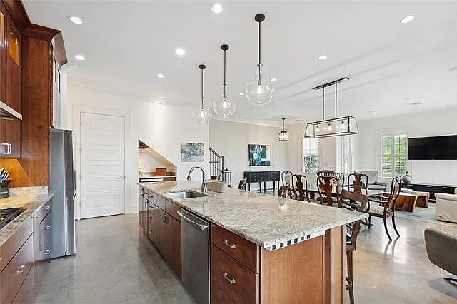 700 Cottage Ln — Photo 6