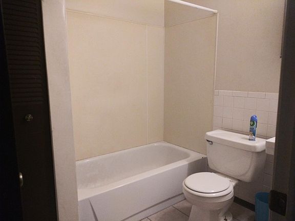 5th image of 3250 E 49th St