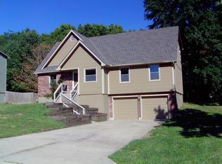 904 NE 3rd St, Blue Springs, MO 64014