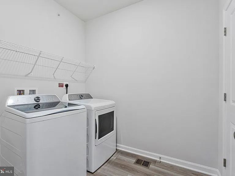 9670 Swallowtail Ln — Photo 17