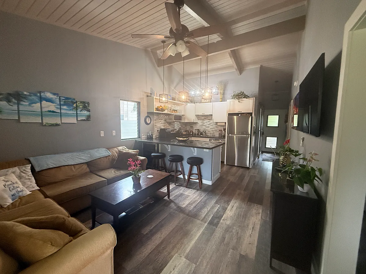 kitchen/living area - 4435 Lower Honoapiilani Rd #215