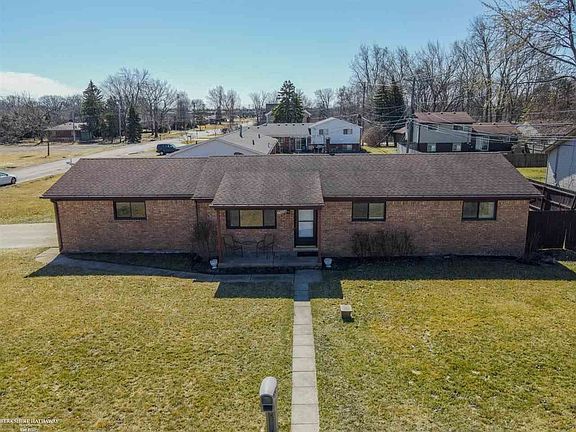 3rd image of 15950 Edsel Dr