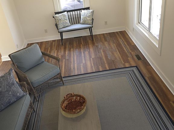 3rd image of 612 Downs St