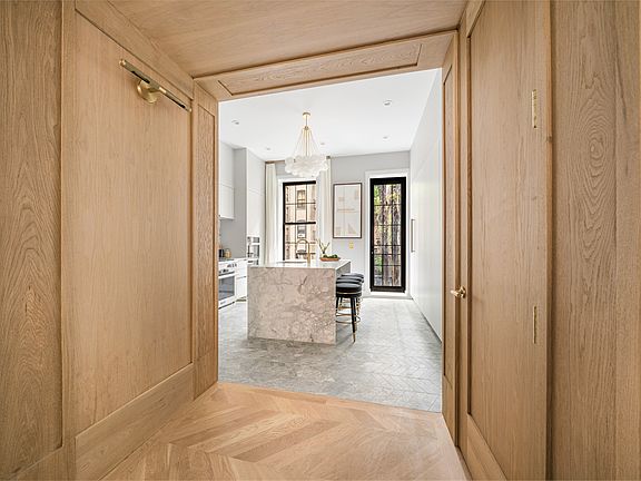 5th image of 158 W 136th St