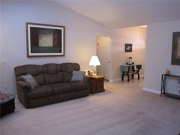 3rd image of 633 Overla Blvd