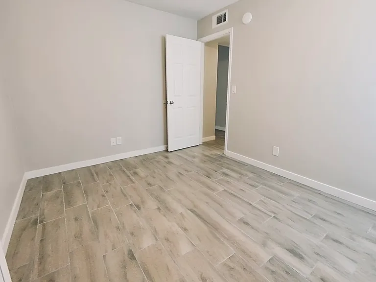 2737 N Salem #101 — Photo 3