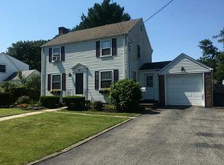 37 Puritan Dr, Warwick, RI 02888