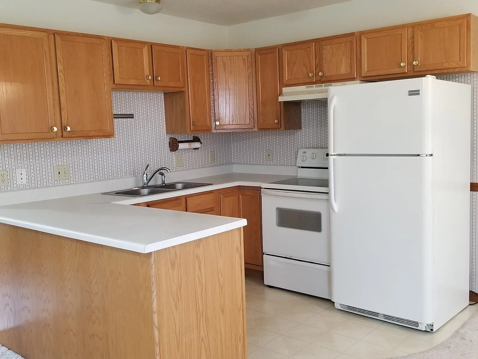 3 bed, 1.5 bath, 1200 sqft, $1,200 — Photo 2