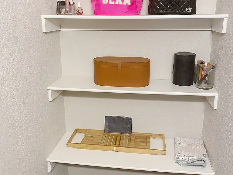 Extra storage in the primary bath