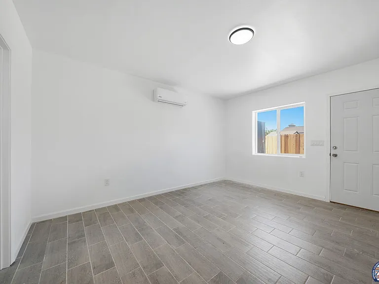 1077 Wozencraft St #3 — Photo 10