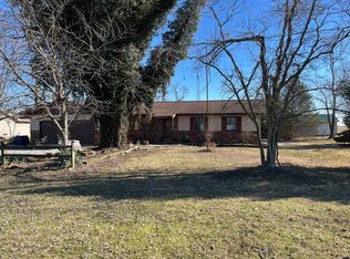 712 S Cross St, Crossville, IL 62827