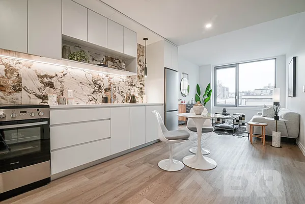 Rented by EXR | media 32