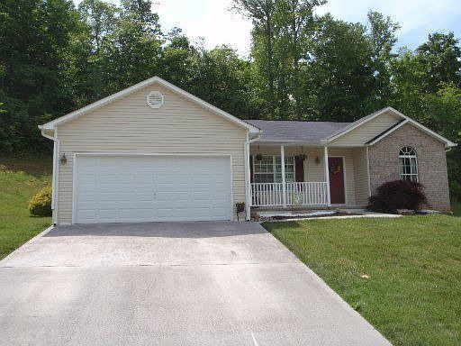 1st image of 403 Dogwood Glen Ln