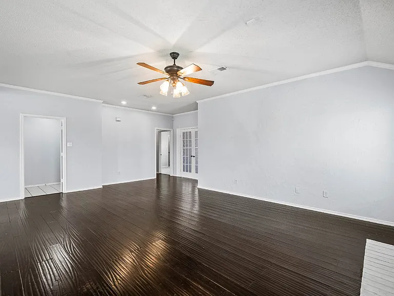 10702 Akron Ave — Photo 12