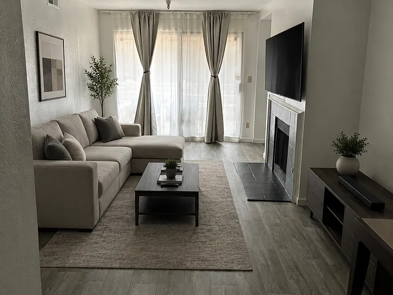 1400 Carpentier St #131 — Photo 1