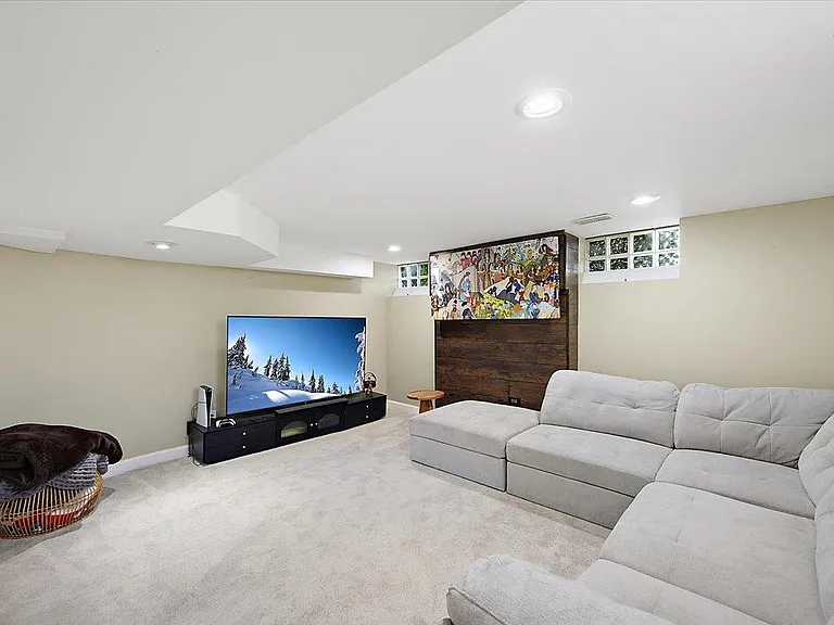 303 Midland Blvd — Photo 35