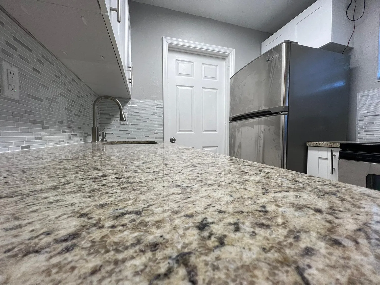 3 bed, 2.0 bath, 744 sqft, $2,600 — Photo 3