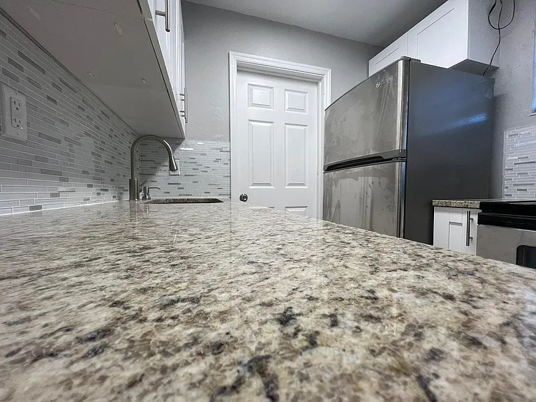 3265 E Palm Dr — Photo 3