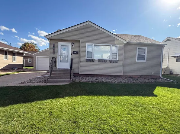 1330 10th Ave, Holdrege, NE 68949