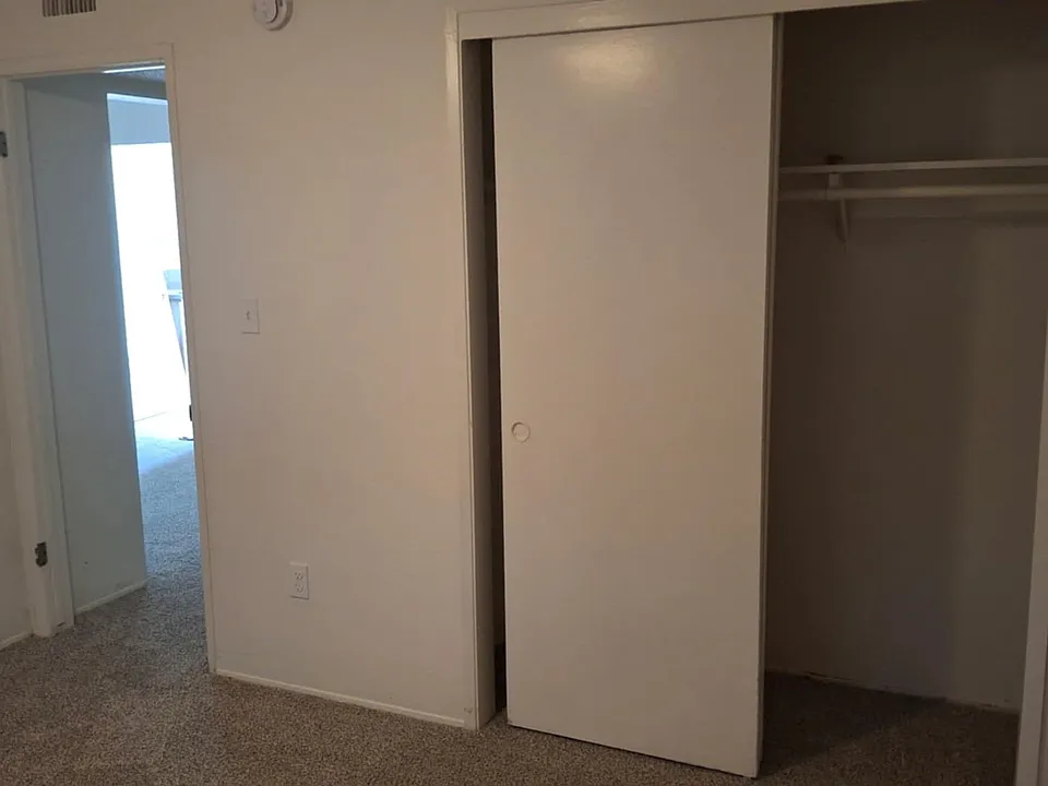 24 Niles St #24
