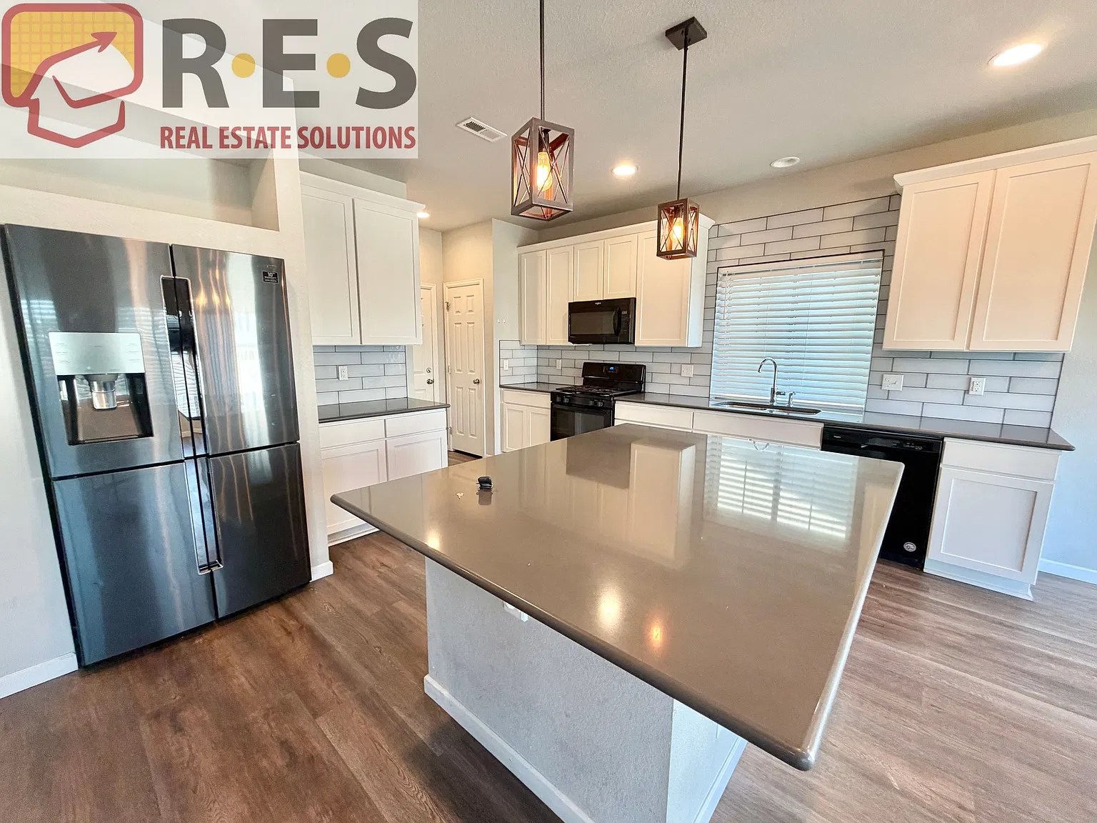 4 bed, 2.5 bath, 2255 sqft, $2,995 — Photo 3