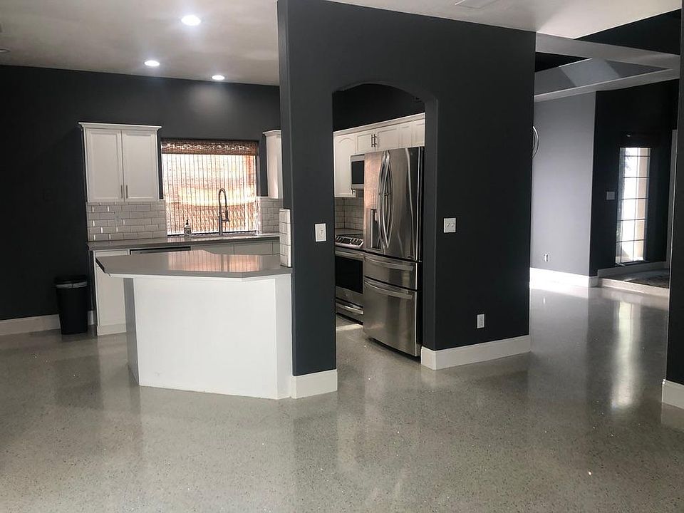 2nd image of 1238 E Le Parc Dr